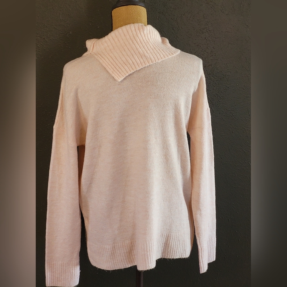 Banana Republic Medium Pale Pink Acrylic Pullover Sweater - Picture 3 of 8